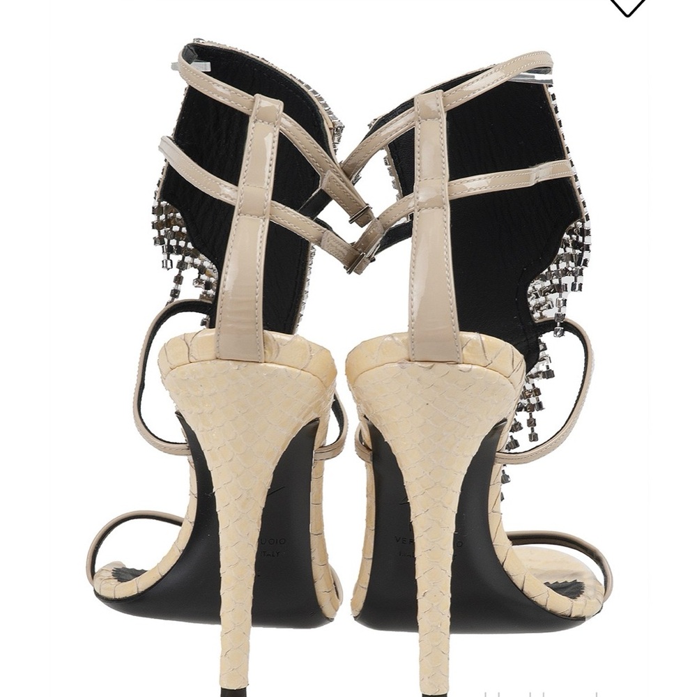 Elegant Gold and Black Women's Heels - Picture 10 of 10